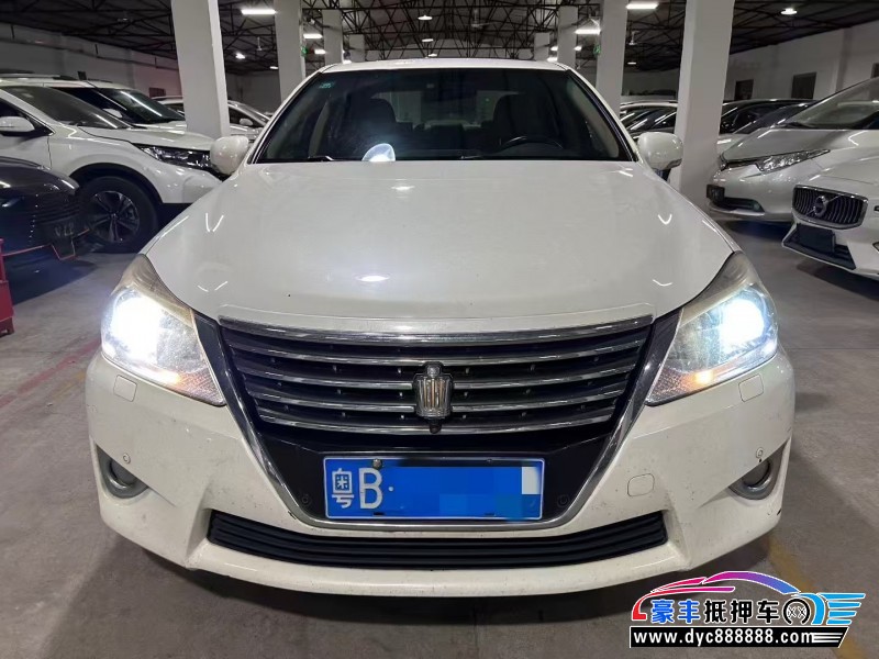 抵押车出售13年丰田皇冠轿车