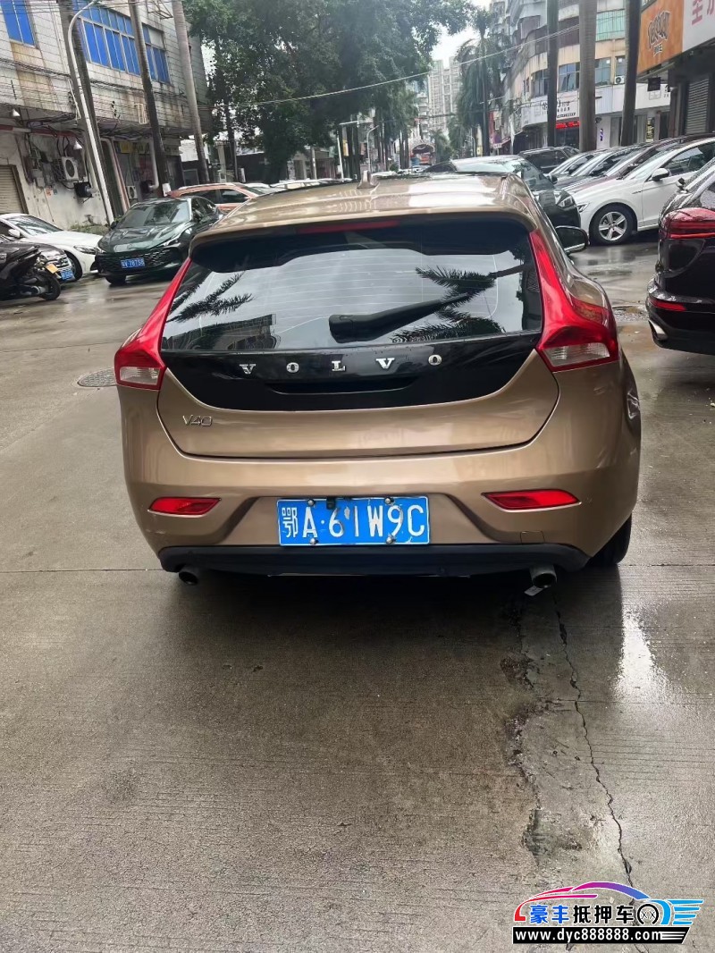 14年沃尔沃V40轿车抵押车出售