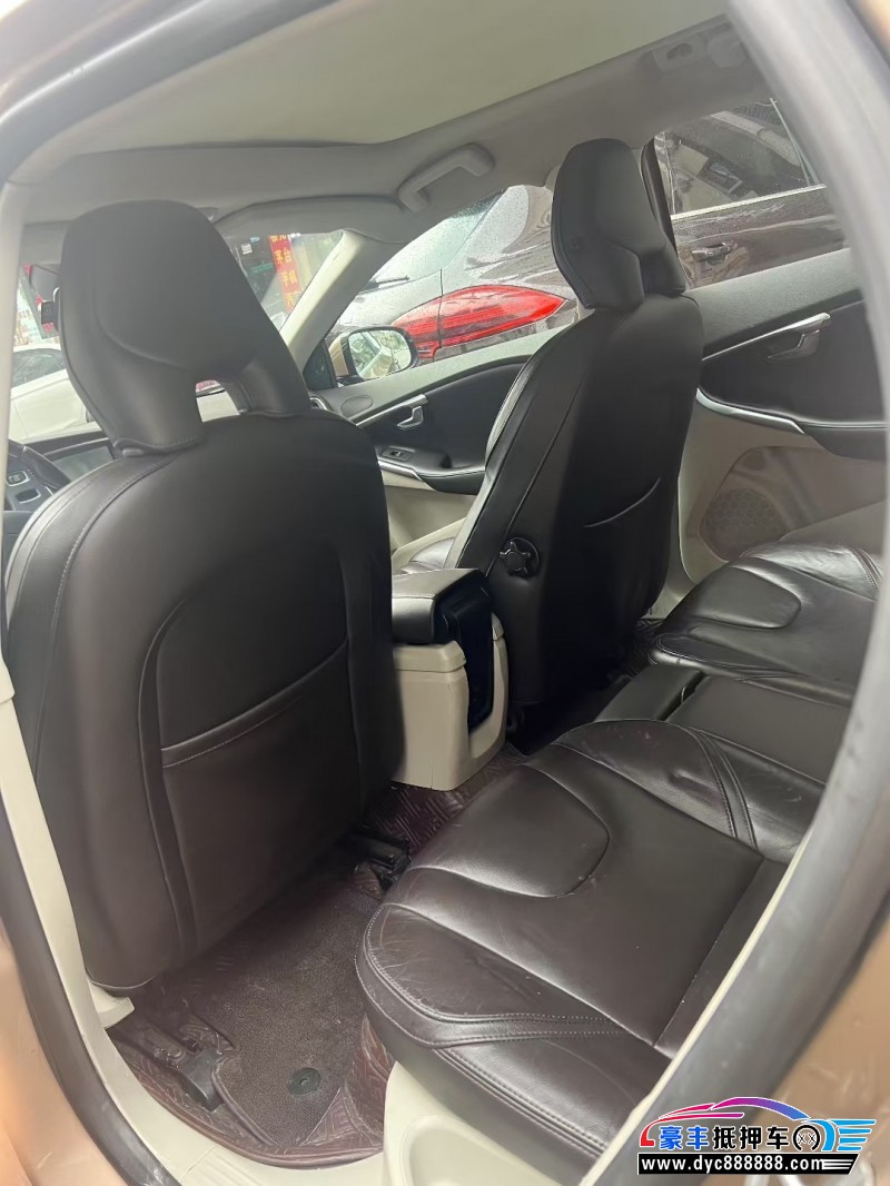 14年沃尔沃V40轿车抵押车出售