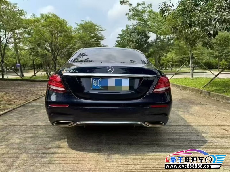 17年奔驰E轿车抵押车出售