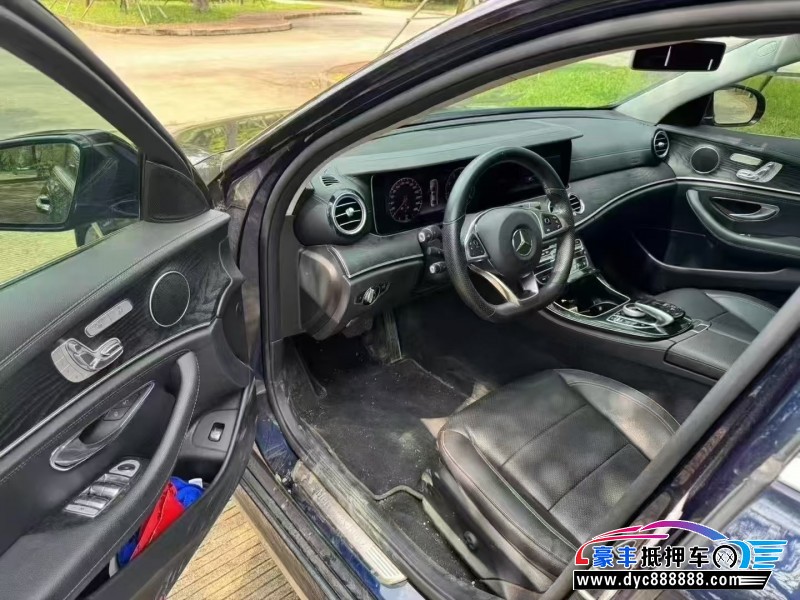 17年奔驰E轿车抵押车出售