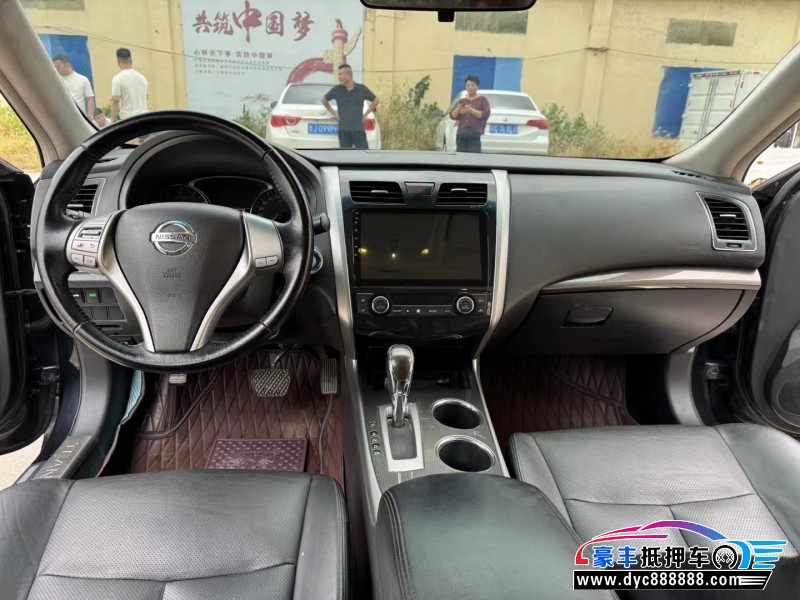 16年日产天籁轿车抵押车出售