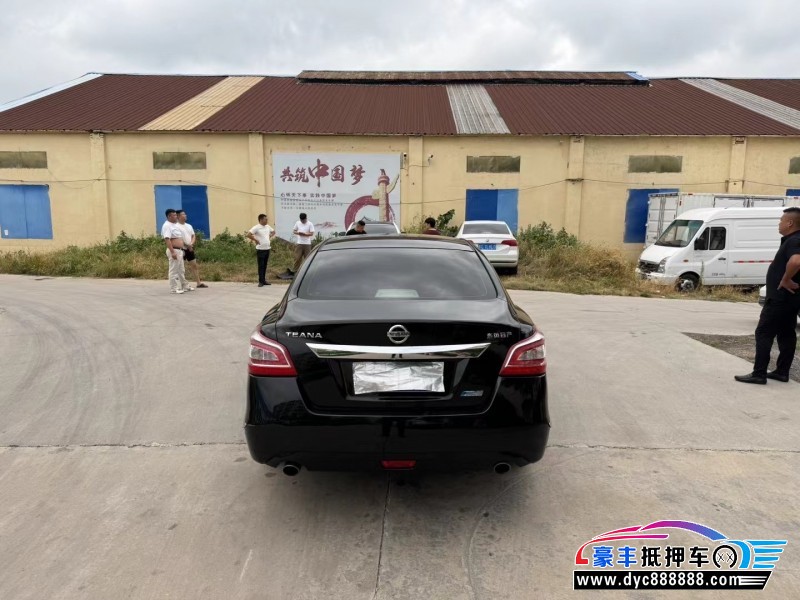 16年日产天籁轿车抵押车出售