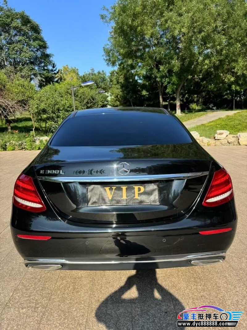 17年奔驰E轿车抵押车出售