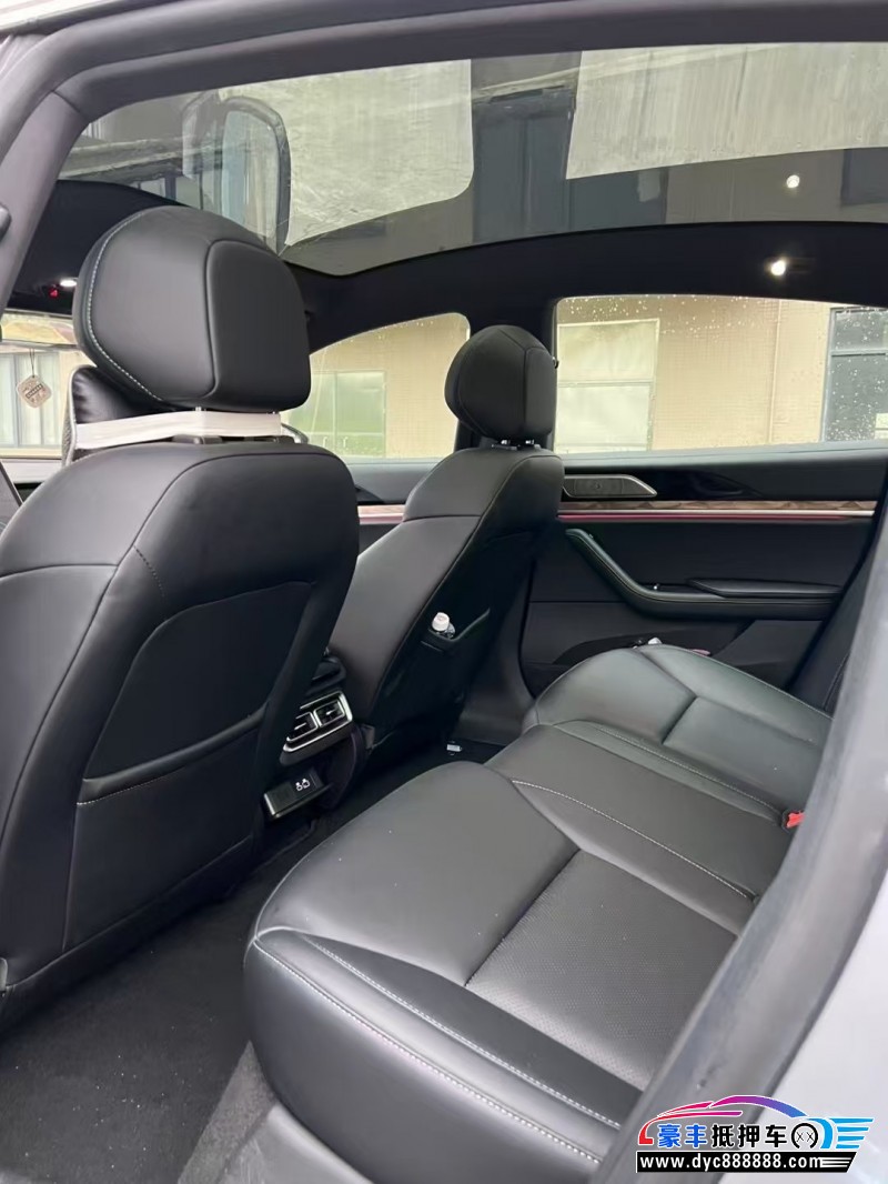 24年哪吒S轿车抵押车出售