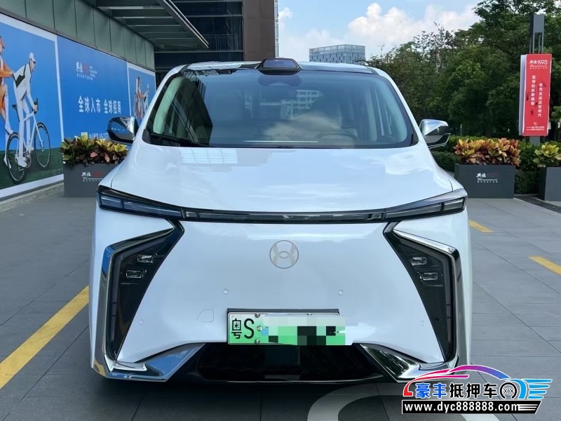 24年合创v09轿车抵押车出售