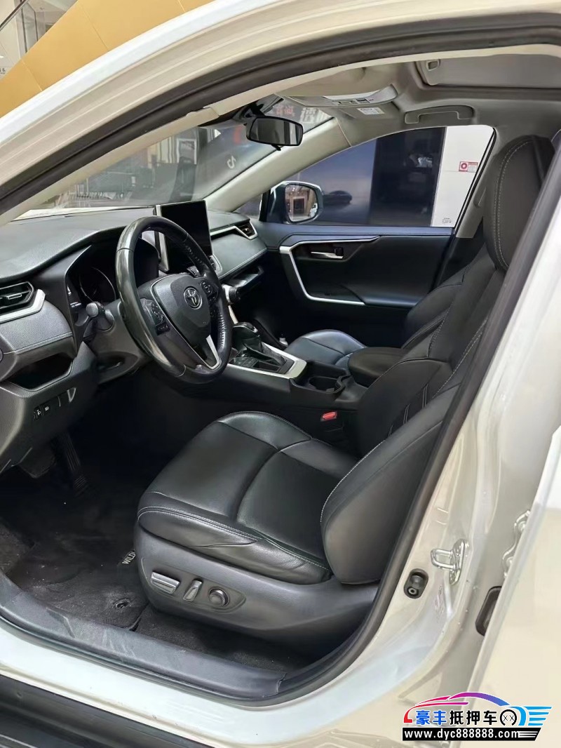 22年丰田威兰达轿车抵押车出售