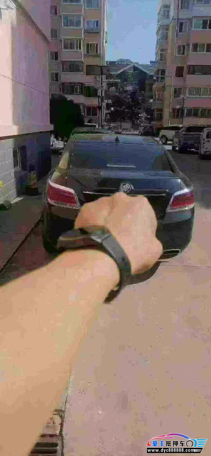 12年别克君越轿车抵押车出售