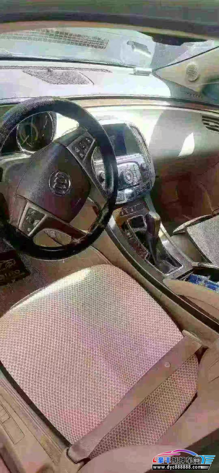 12年别克君越轿车抵押车出售