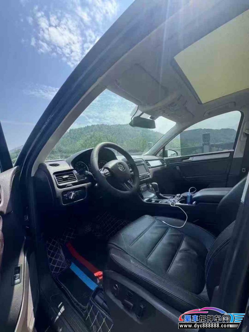 17年大众途锐轿车抵押车出售