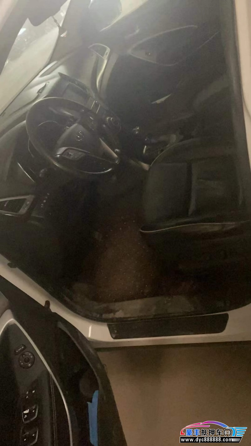 17年现代新胜达轿车抵押车出售