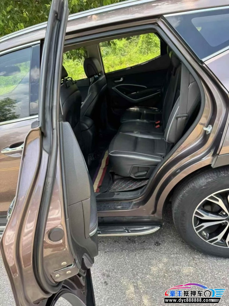 17年现代新胜达轿车抵押车出售