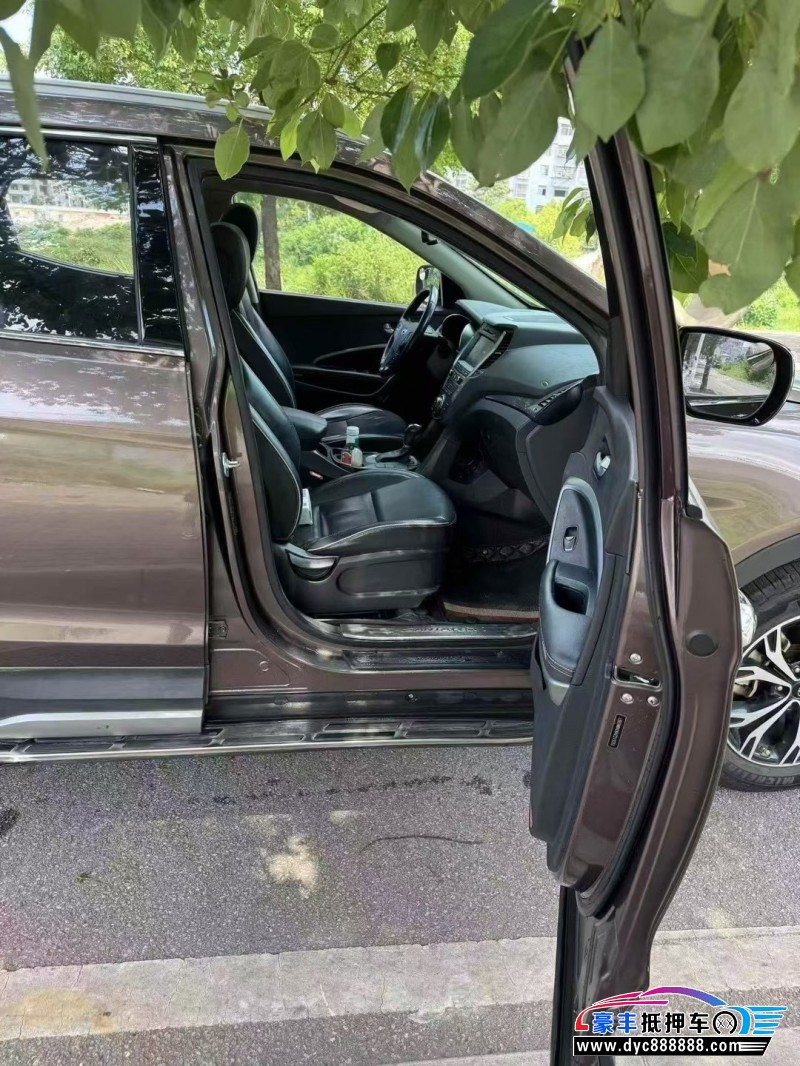 17年现代新胜达轿车抵押车出售