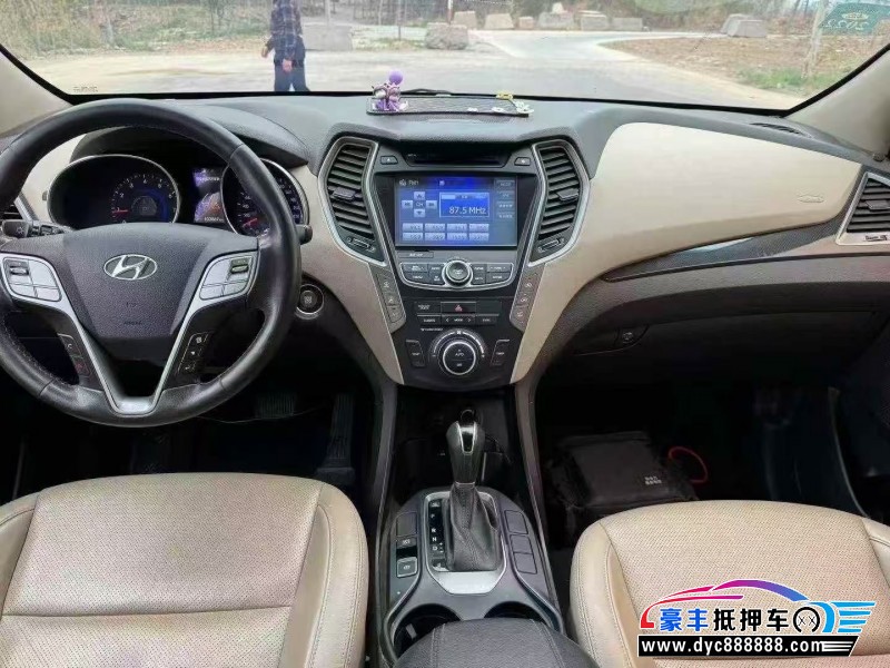 16年现代新胜达轿车抵押车出售