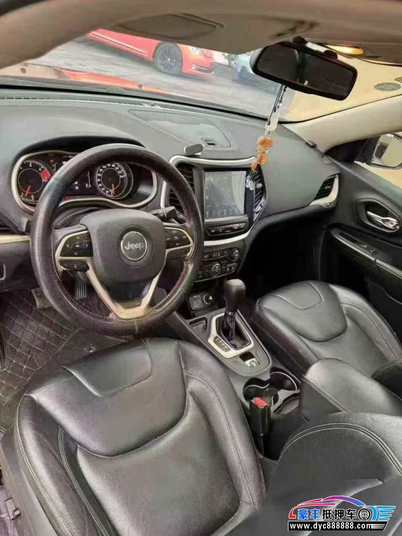 17年Jeep自由光SUV抵押车出售