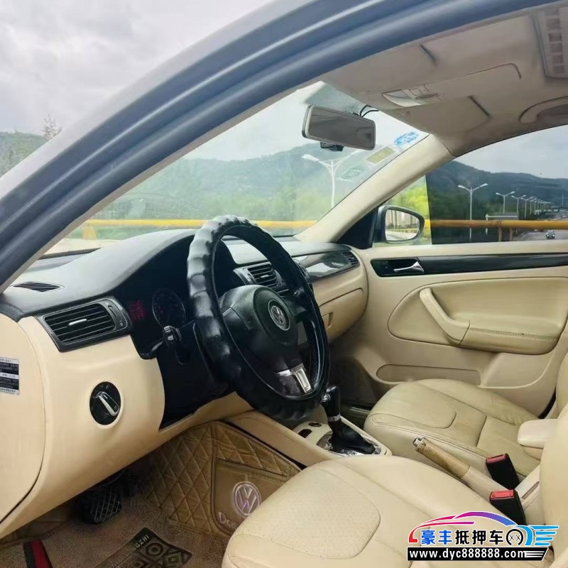 13年大众宝来轿车抵押车出售