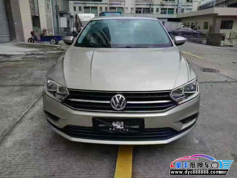 抵押车出售17年大众宝来轿车
