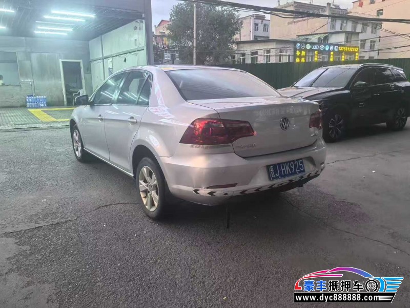 15年大众宝来轿车抵押车出售