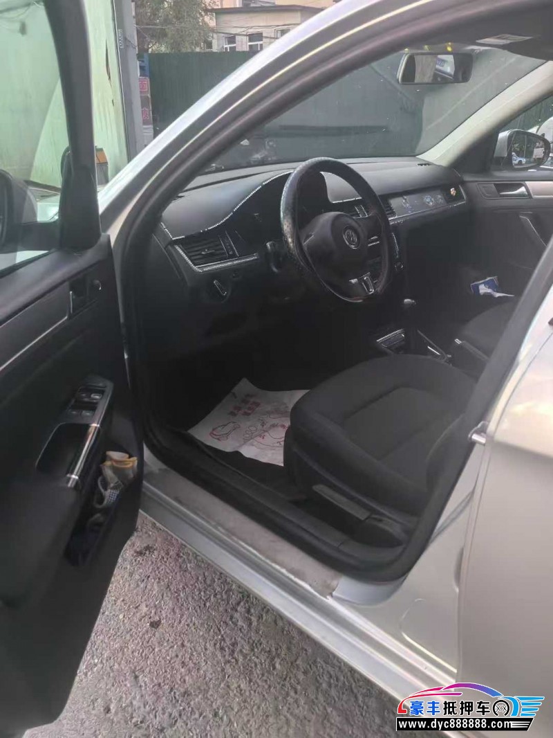 15年大众宝来轿车抵押车出售