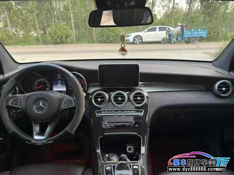 17年奔驰GLC轿车抵押车出售