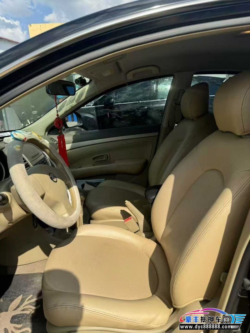 16年日产轩逸轿车抵押车出售