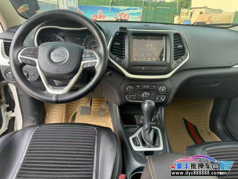 20年Jeep自由光轿车抵押车出售