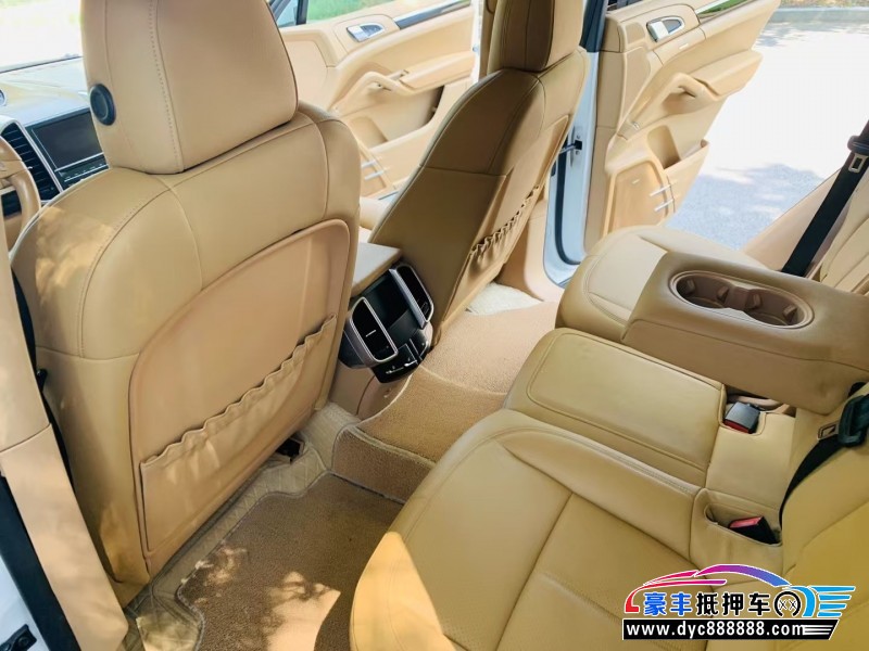 14年保时捷卡宴轿车抵押车出售