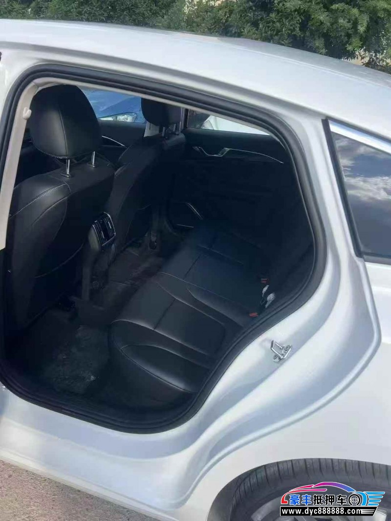 25年奔腾B70轿车抵押车出售