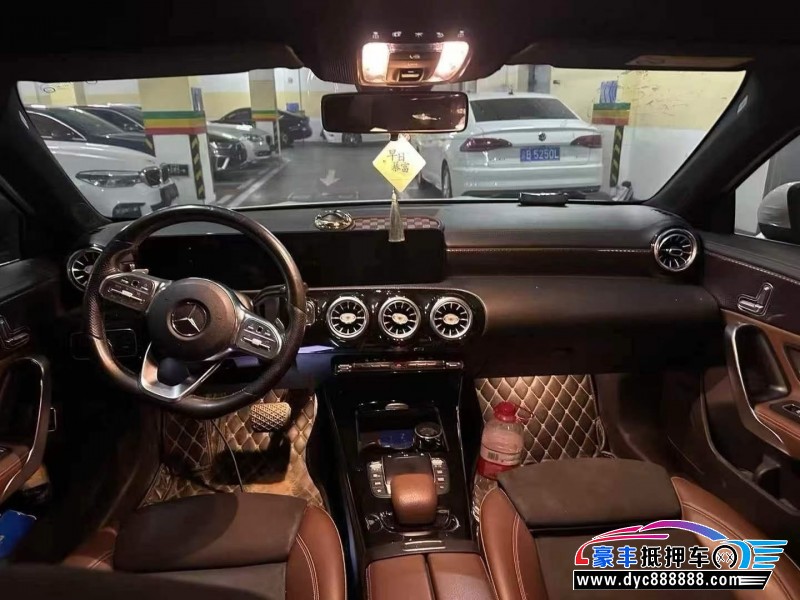 21年奔驰A轿车抵押车出售