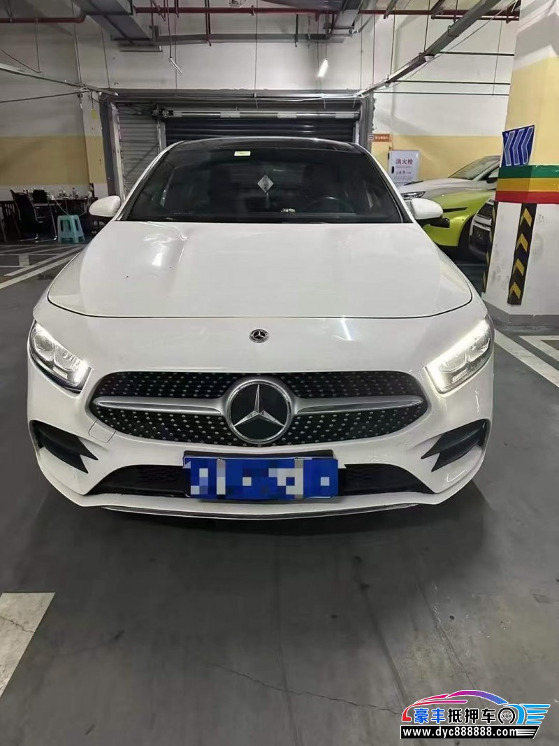 21年奔驰A轿车抵押车出售