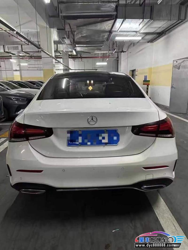 21年奔驰A轿车抵押车出售