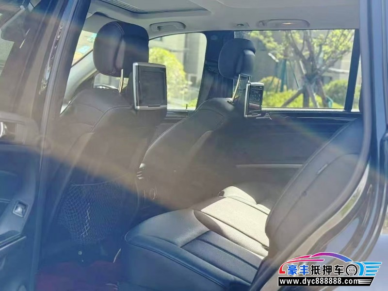 11年奔驰GL轿车抵押车出售