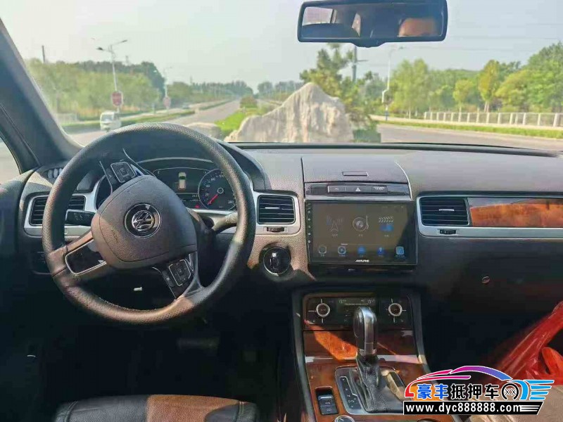 14年大众途锐轿车抵押车出售