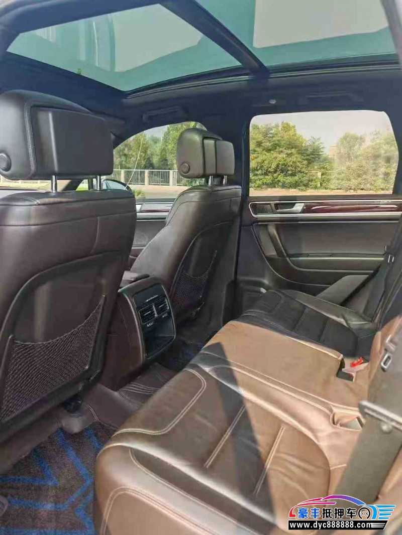 14年大众途锐轿车抵押车出售