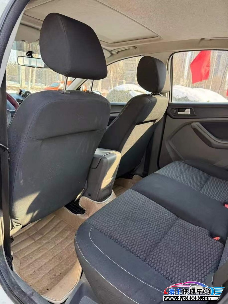 14年福特福克斯轿车抵押车出售