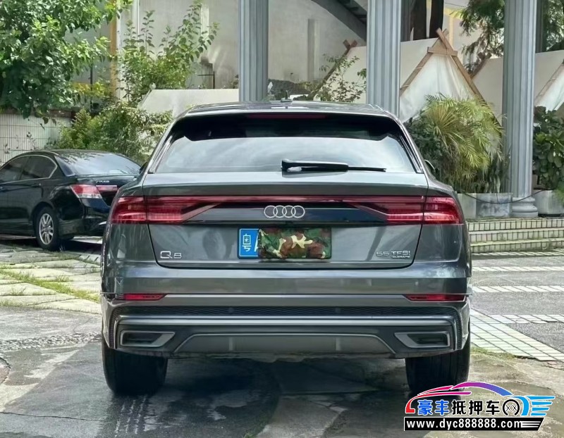 21年奥迪Q8轿车抵押车出售