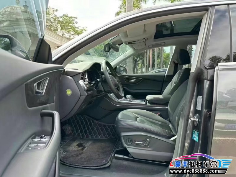 21年奥迪Q8轿车抵押车出售