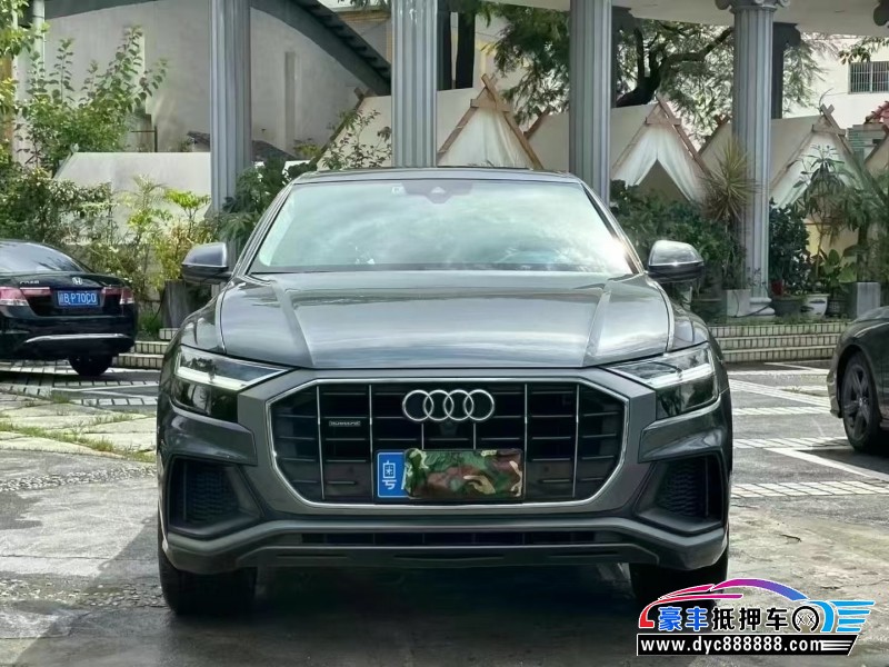 21年奥迪Q8轿车抵押车出售