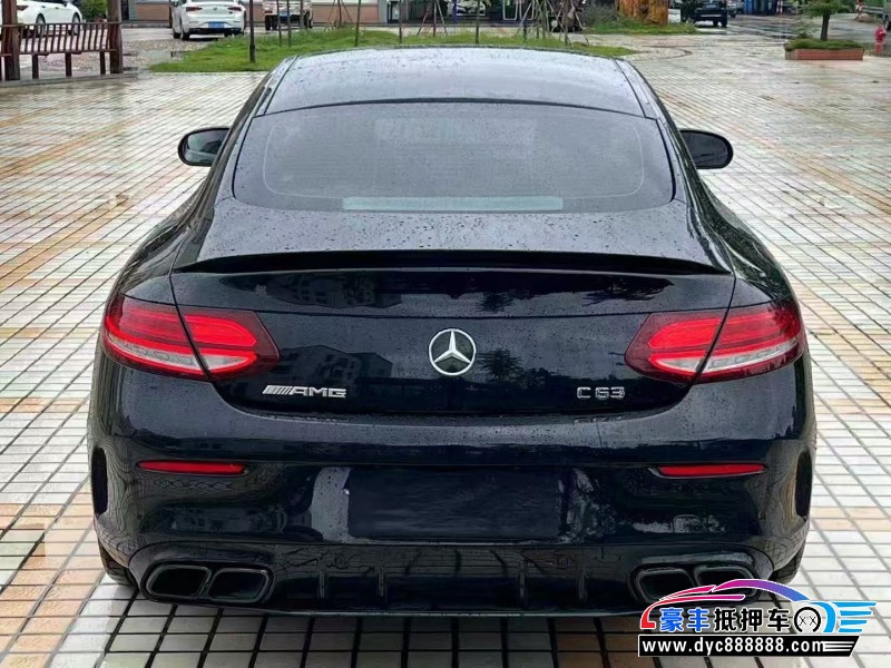 19年奔驰C轿车抵押车出售