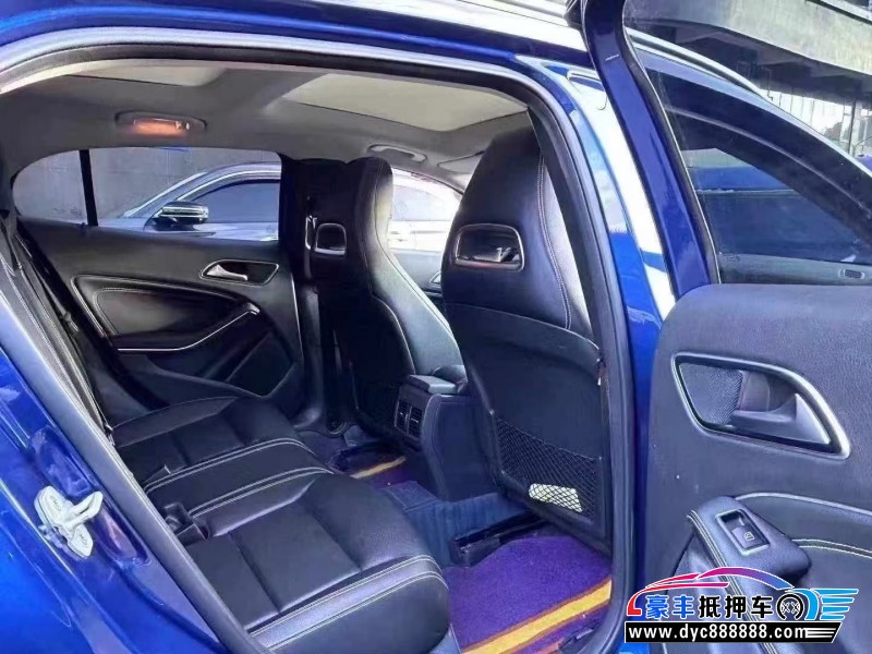 17年奔驰GLA轿车抵押车出售