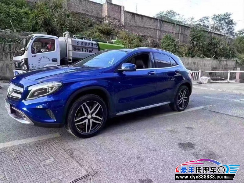 17年奔驰GLA轿车抵押车出售