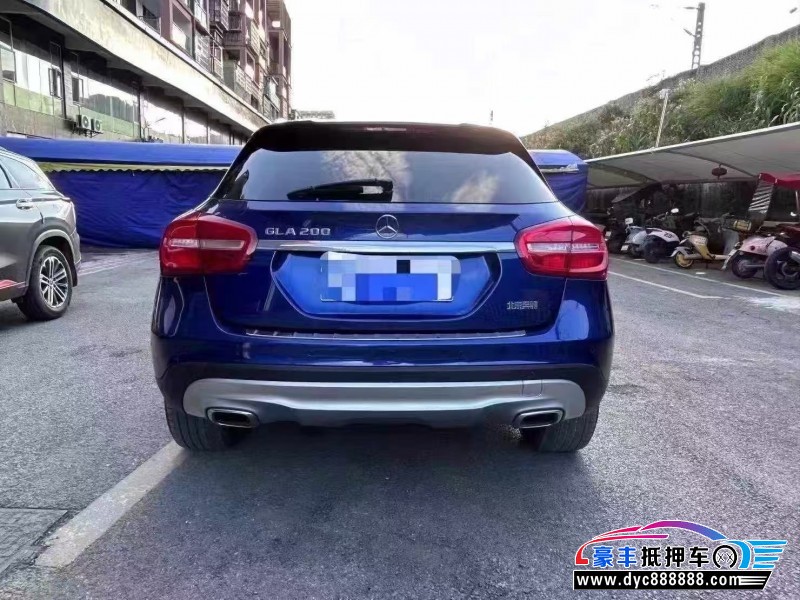 17年奔驰GLA轿车抵押车出售