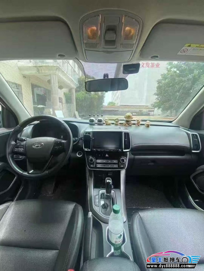 19年现代ix35轿车抵押车出售