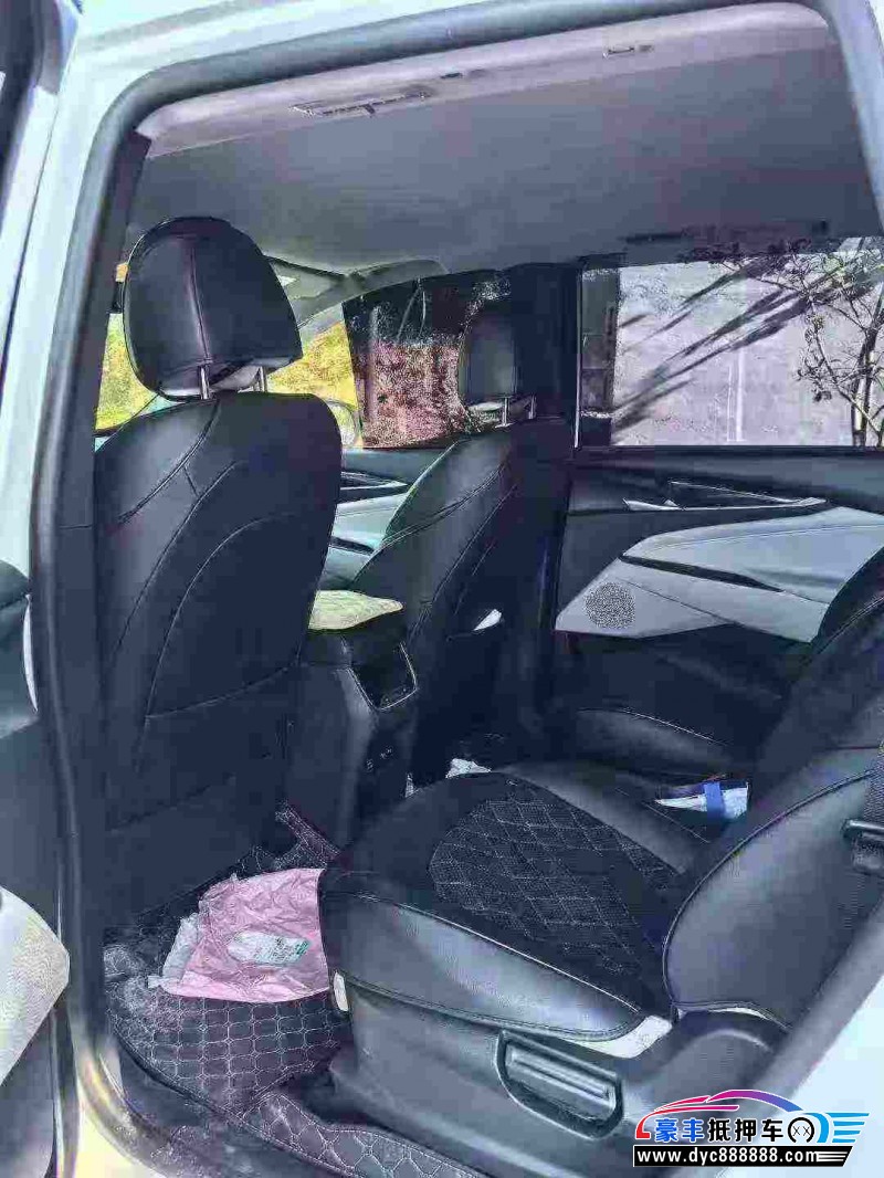 25年上汽大通G50轿车抵押车出售