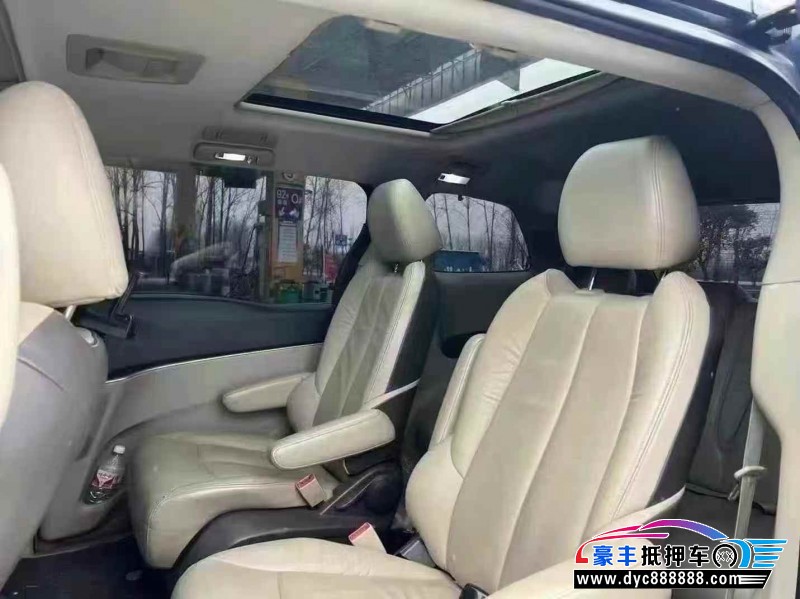 13年别克GL8轿车抵押车出售