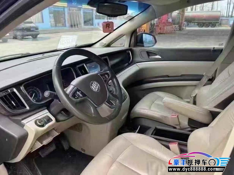 13年别克GL8轿车抵押车出售