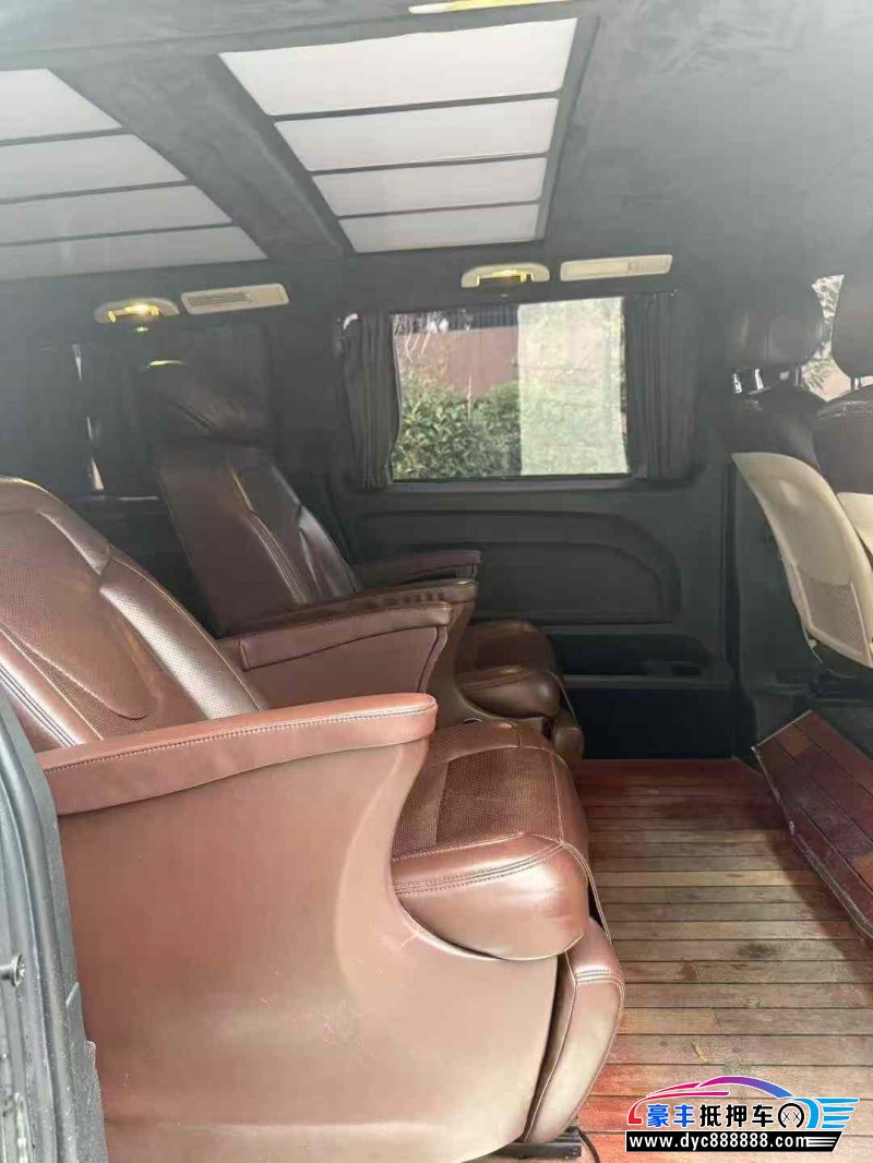 19年奔驰威霆轿车抵押车出售