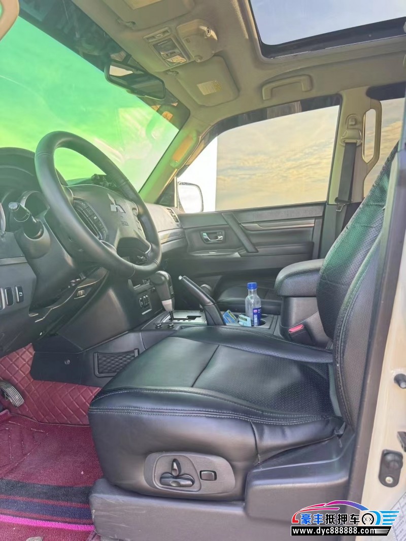 13年三菱帕杰罗轿车抵押车出售