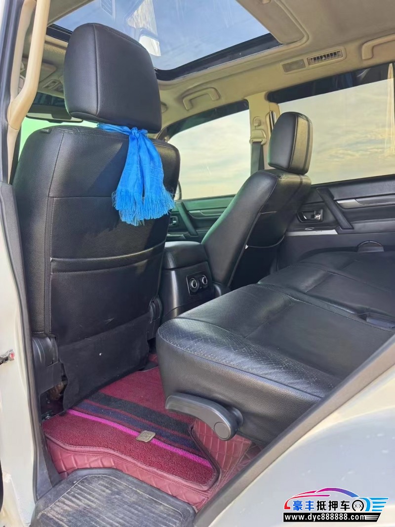 13年三菱帕杰罗轿车抵押车出售