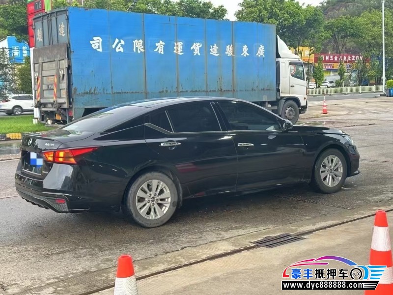 19年日产天籁轿车抵押车出售